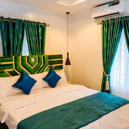 El Elyon Hotel And Suites Lagos Bagian luar foto
