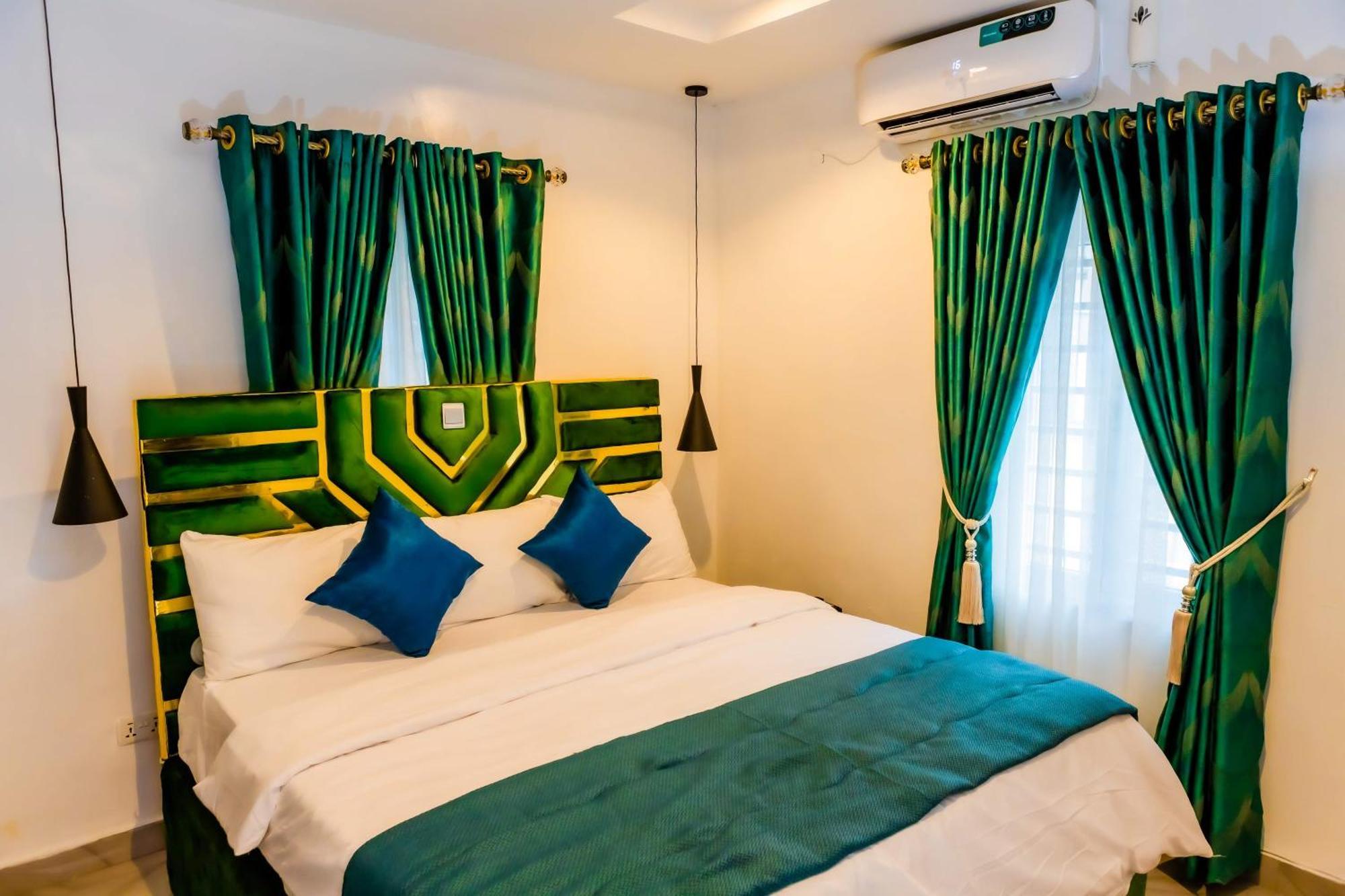 El Elyon Hotel And Suites Lagos Bagian luar foto