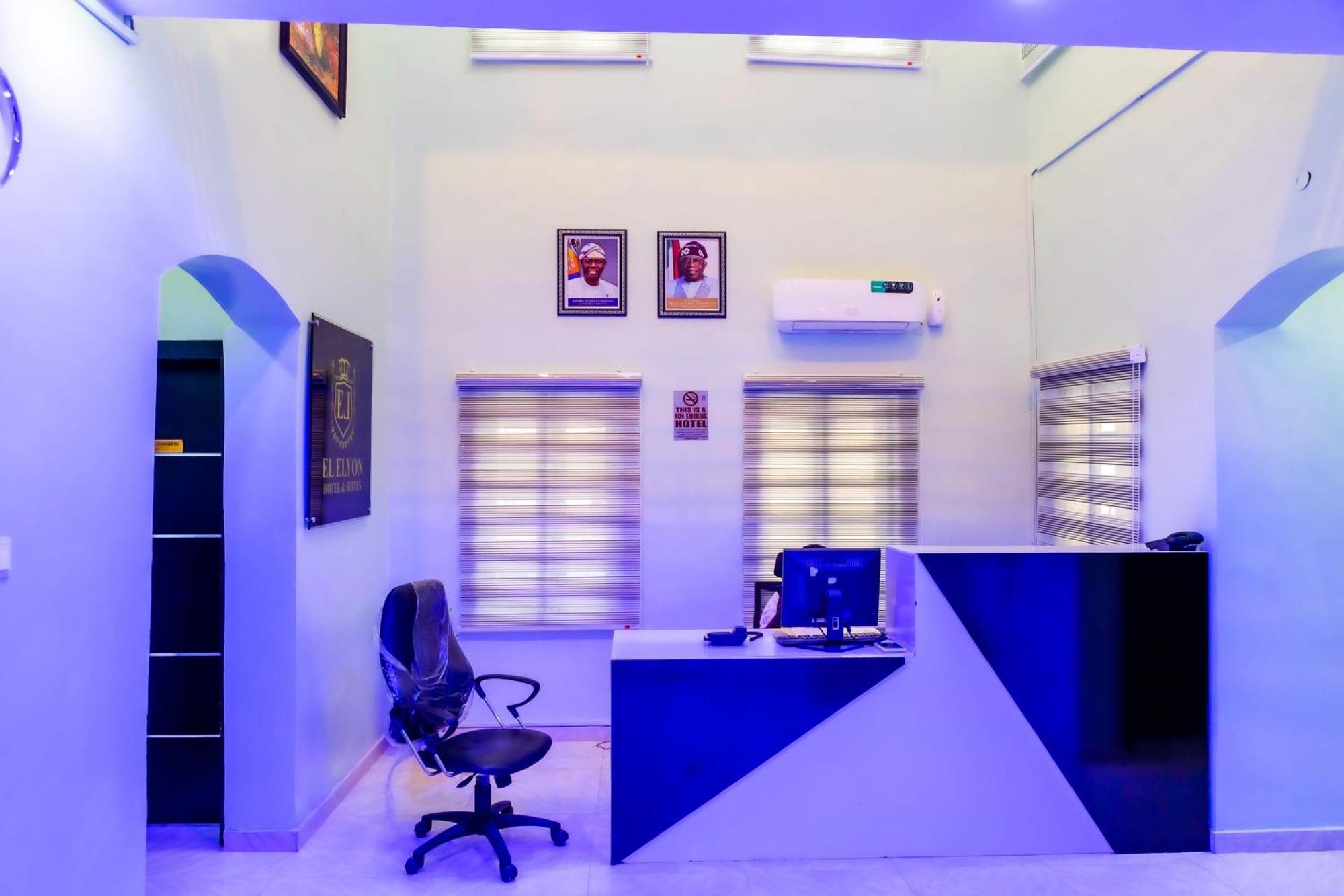 El Elyon Hotel And Suites Lagos Bagian luar foto