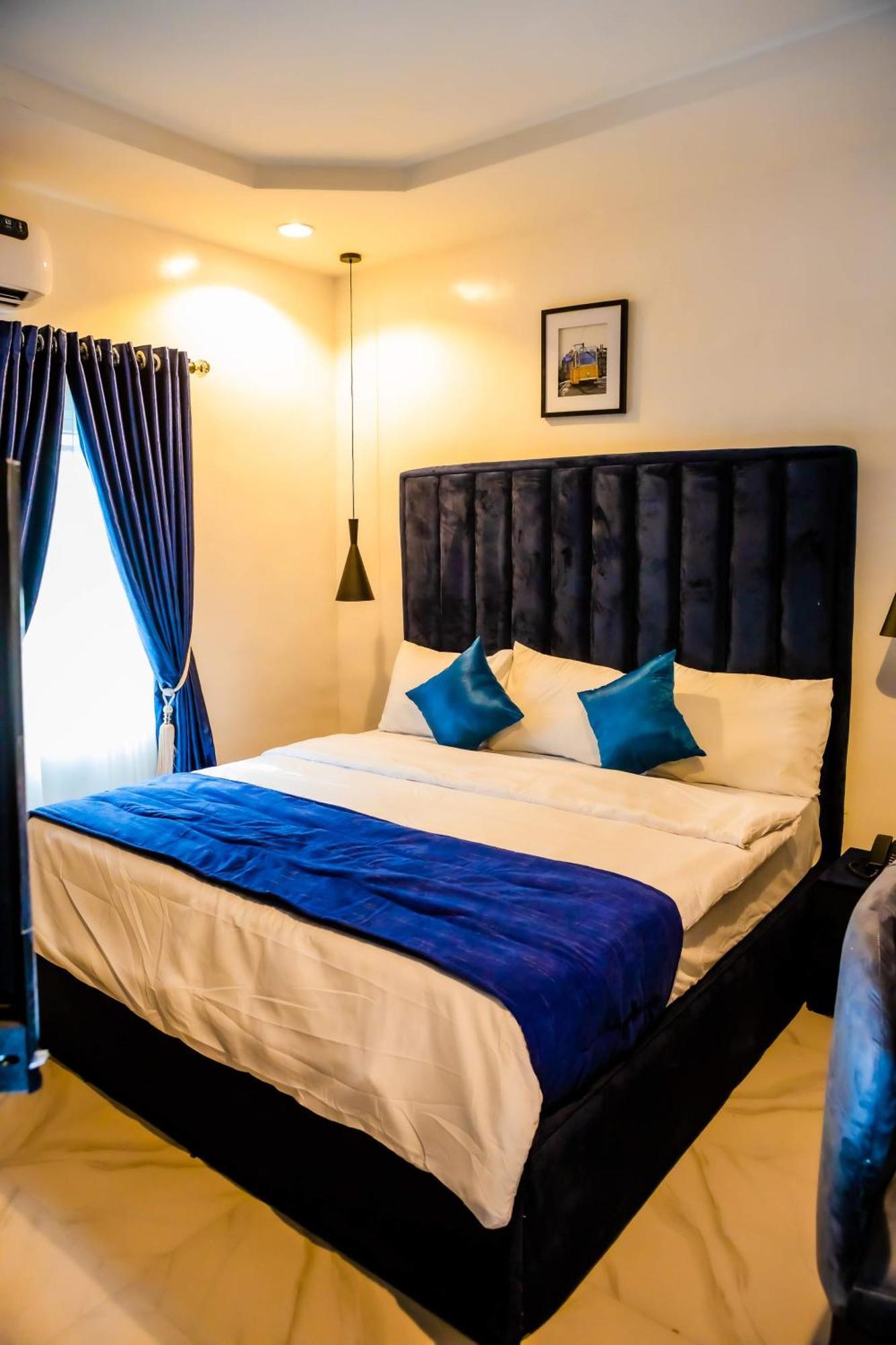 El Elyon Hotel And Suites Lagos Bagian luar foto