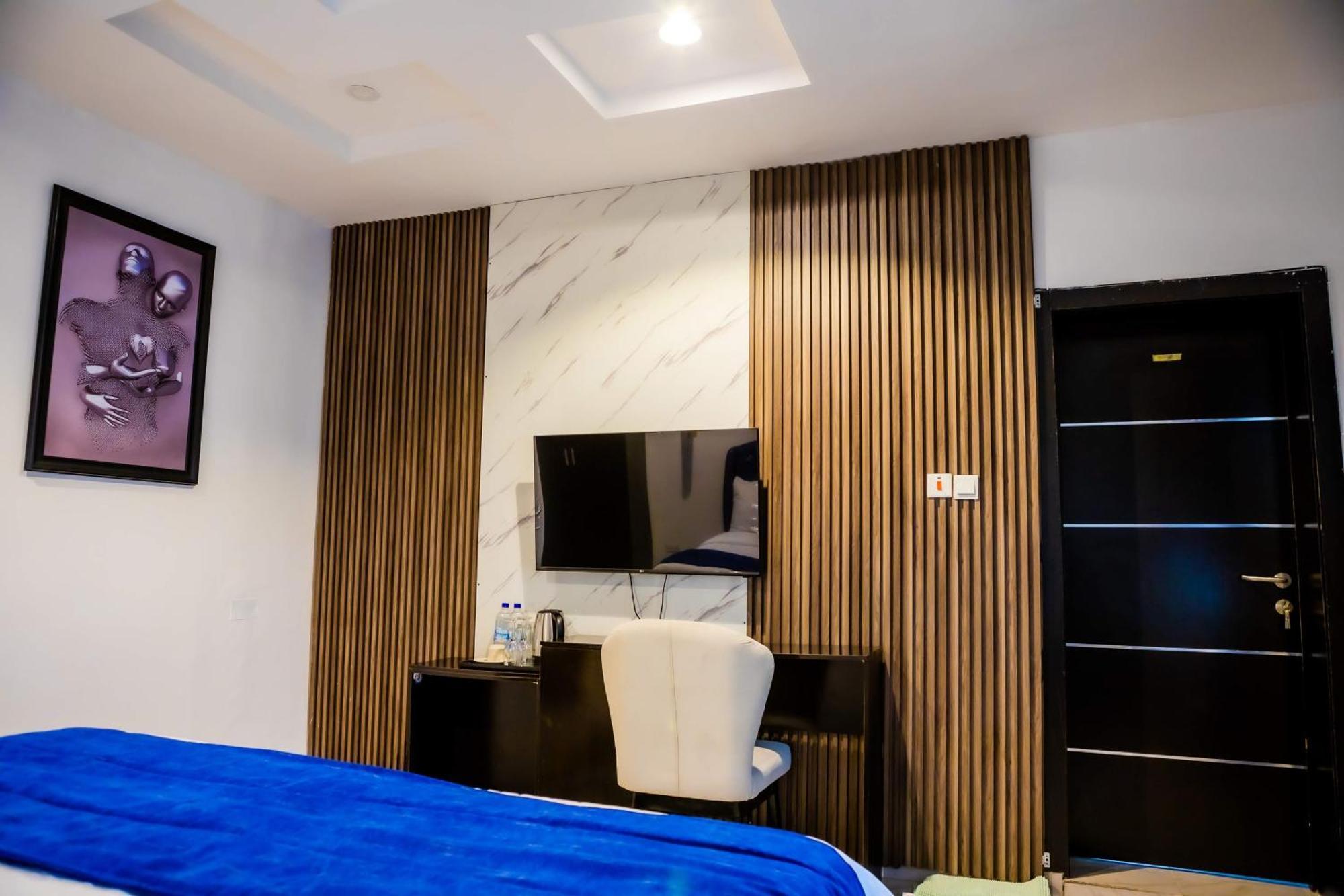 El Elyon Hotel And Suites Lagos Bagian luar foto