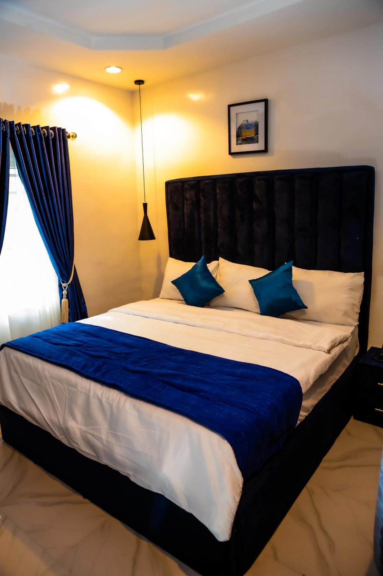 El Elyon Hotel And Suites Lagos Bagian luar foto