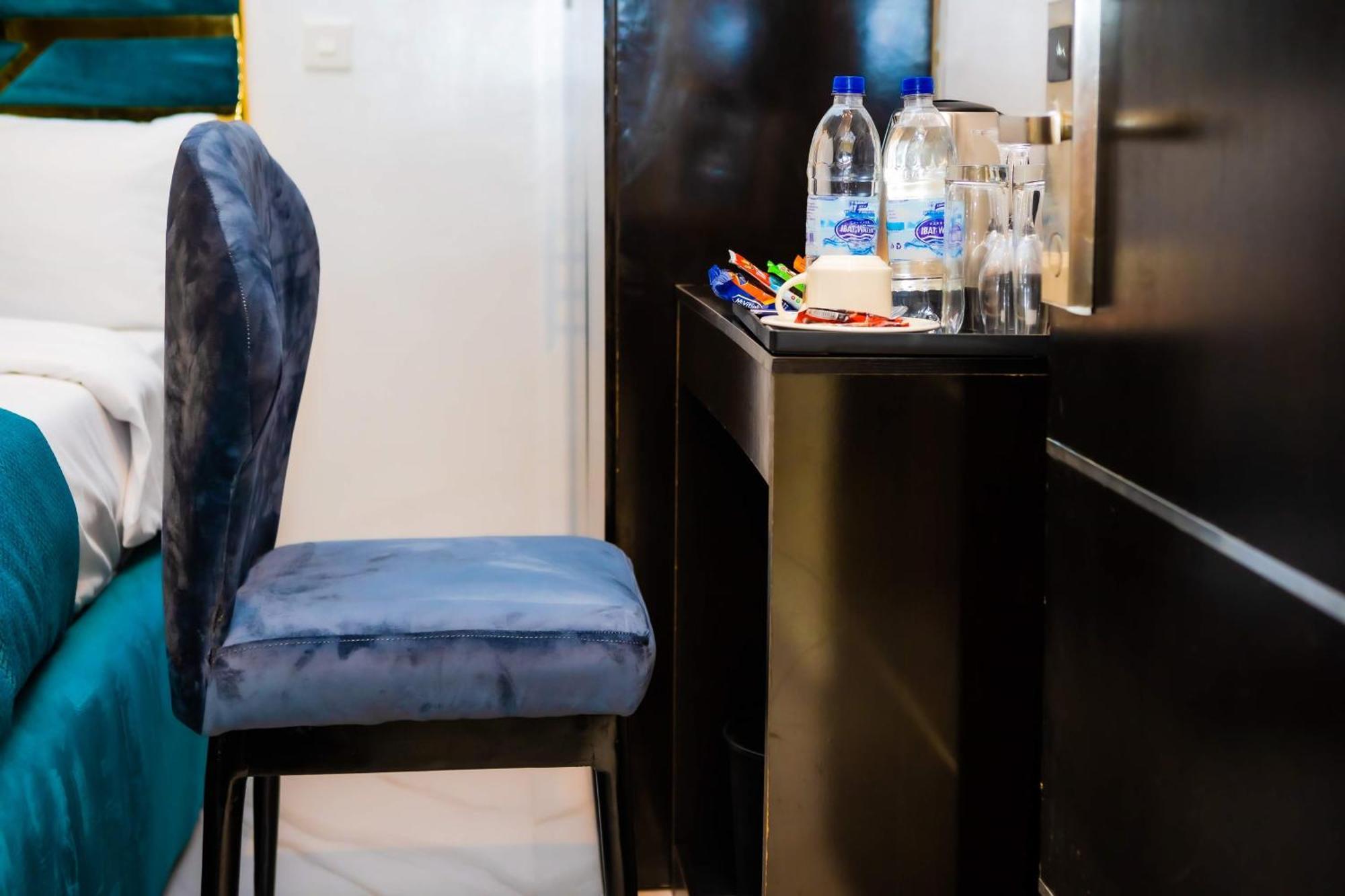 El Elyon Hotel And Suites Lagos Bagian luar foto